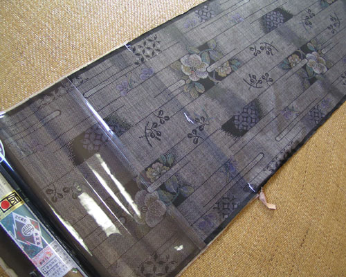 タテヨコ織り７マルキ泥染め（縦霞に花）